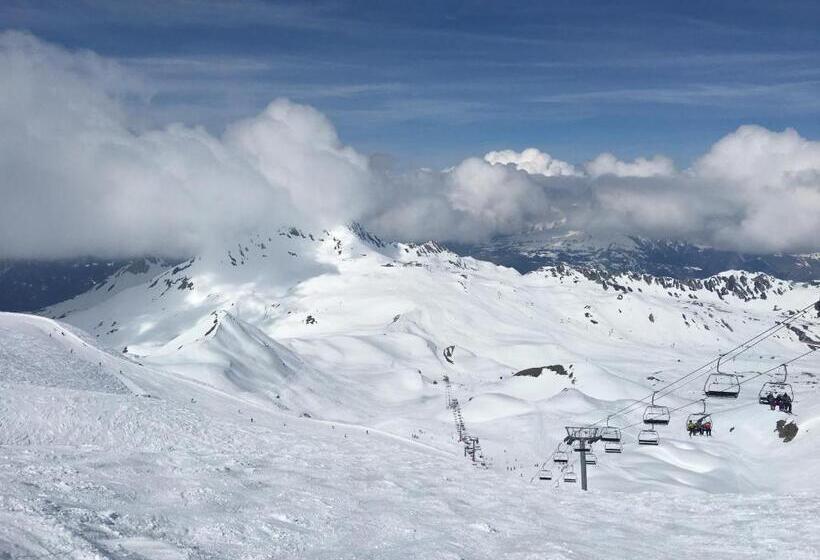 تختخواب و صبحانه Montagn'arcs