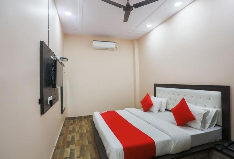 Hotel Oyo 62110 Metro Golden Residency