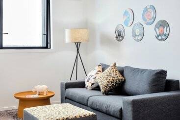 هتل Roomie Apartment