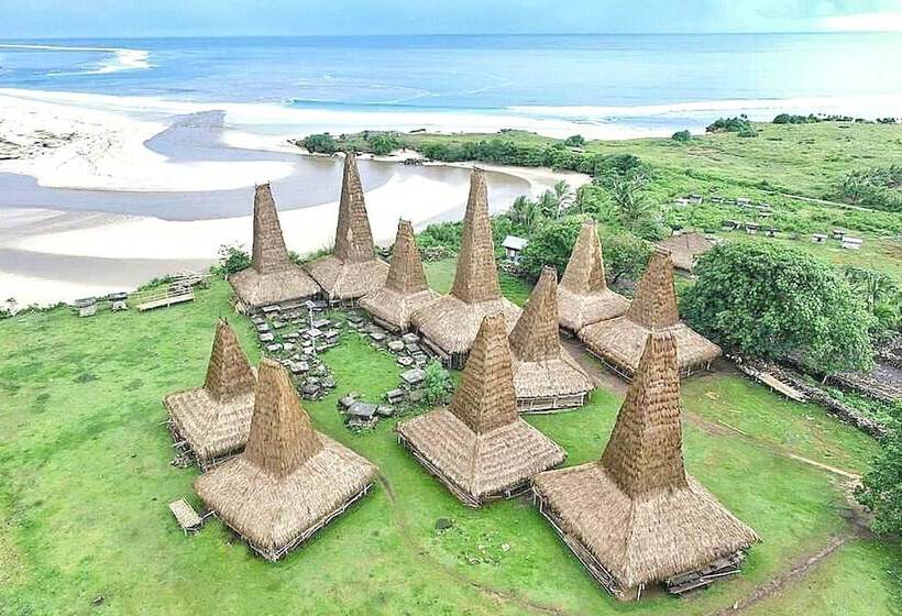 فندق Lelewatu Resort Sumba