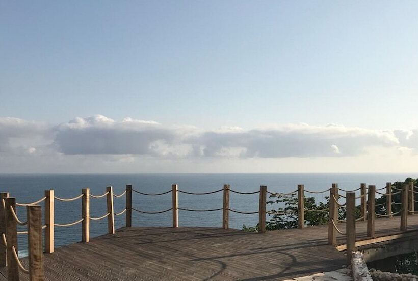 Отель Lelewatu Resort Sumba
