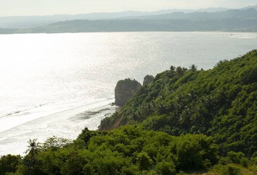 فندق Lelewatu Resort Sumba