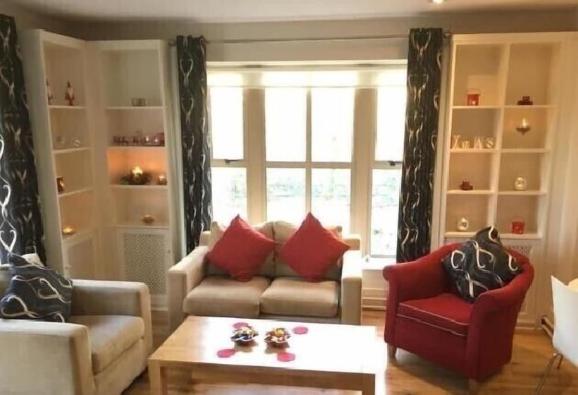 بنسيون Brennan Court Guest Accommodation
