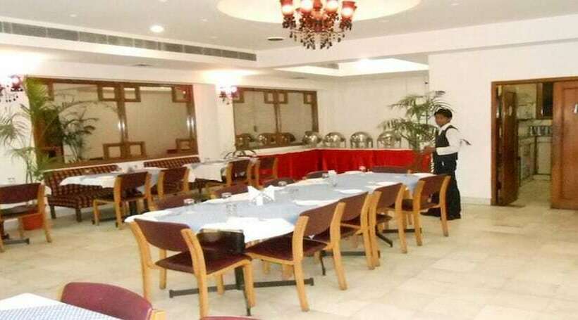 Adb Rooms Hotel Diana Palace