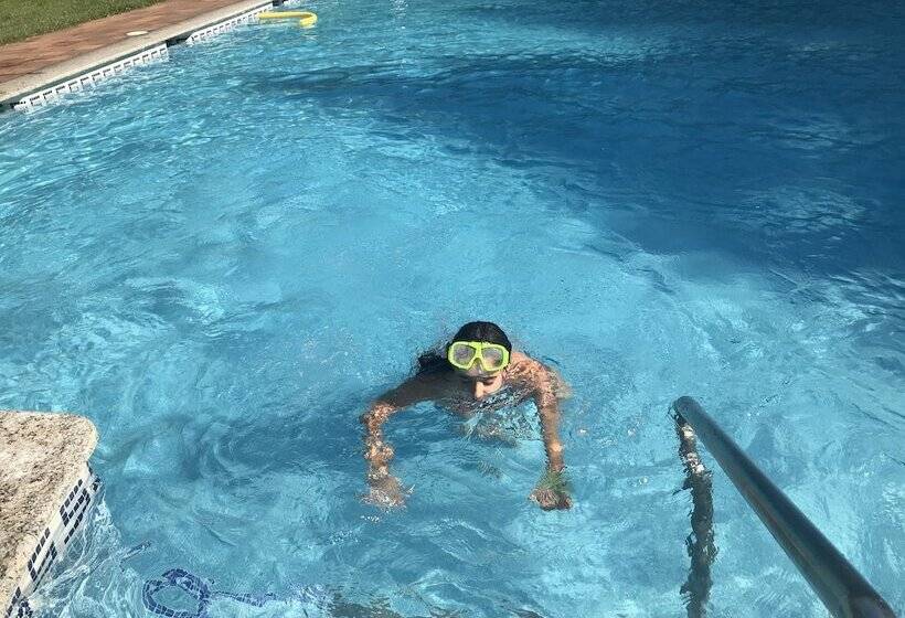 هتل Camping Pirinenc