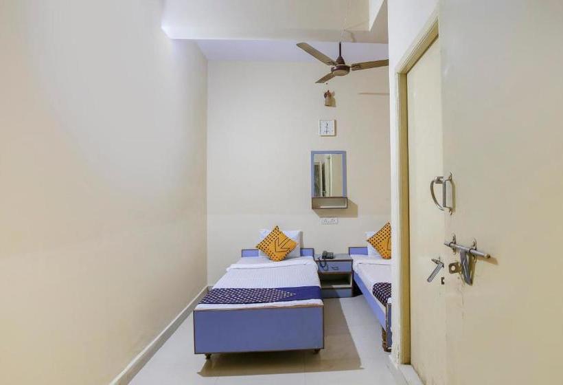 Отель Spot On 68002 Kasthabhanjan Guest House