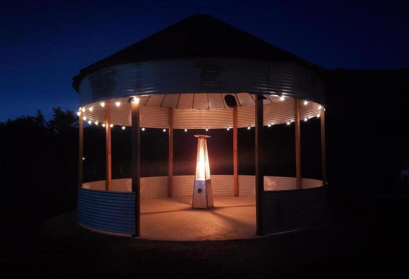 مُتل Glacier Acres Guest Ranch