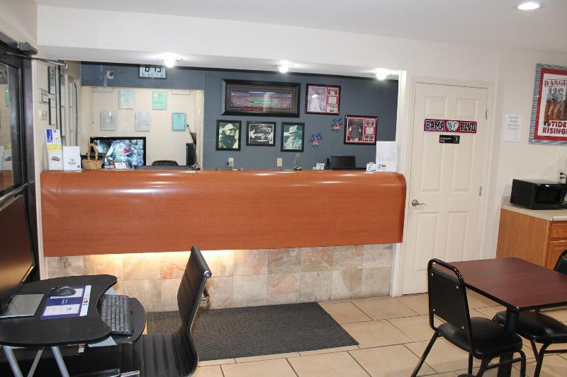 هتل Americas Best Value Inn Tuscaloosa