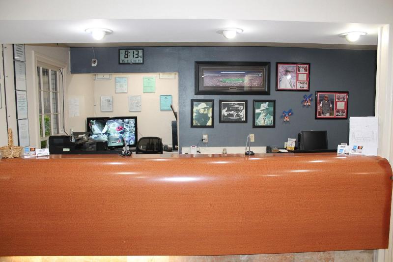 هتل Americas Best Value Inn Tuscaloosa