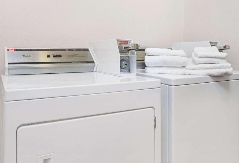 هتل Days Inn By Wyndham Bloomington West