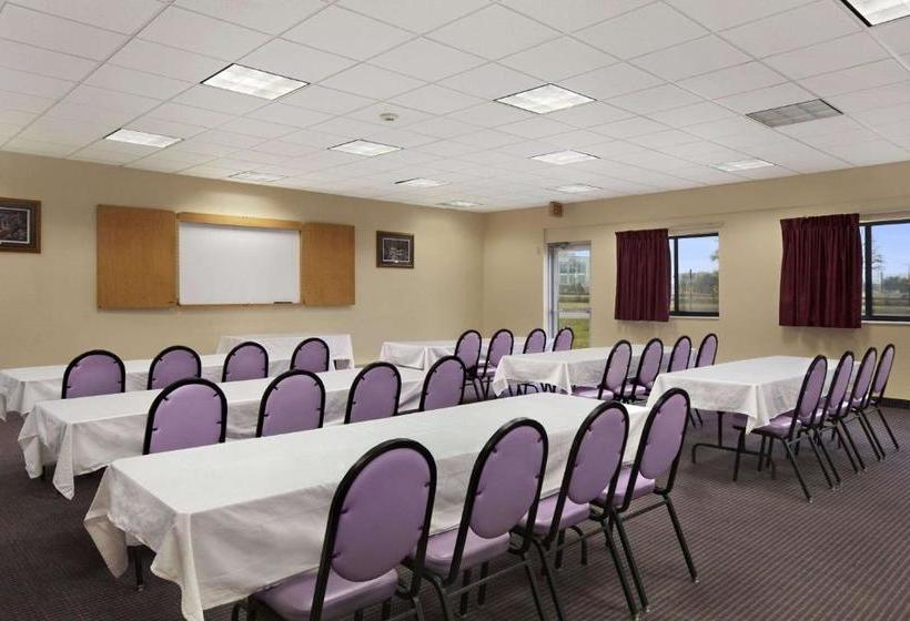 هتل Days Inn By Wyndham Bloomington West