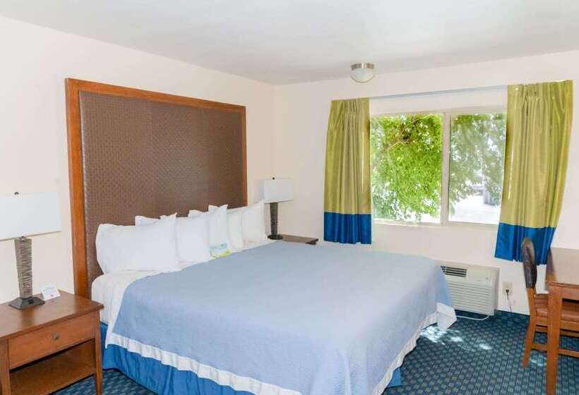 هتل Days Inn By Wyndham Lake Havasu