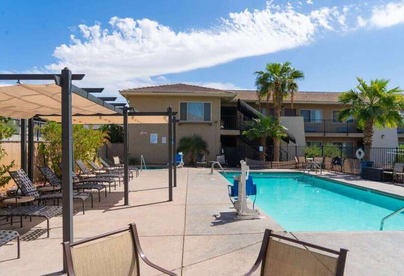 هتل Days Inn By Wyndham Lake Havasu