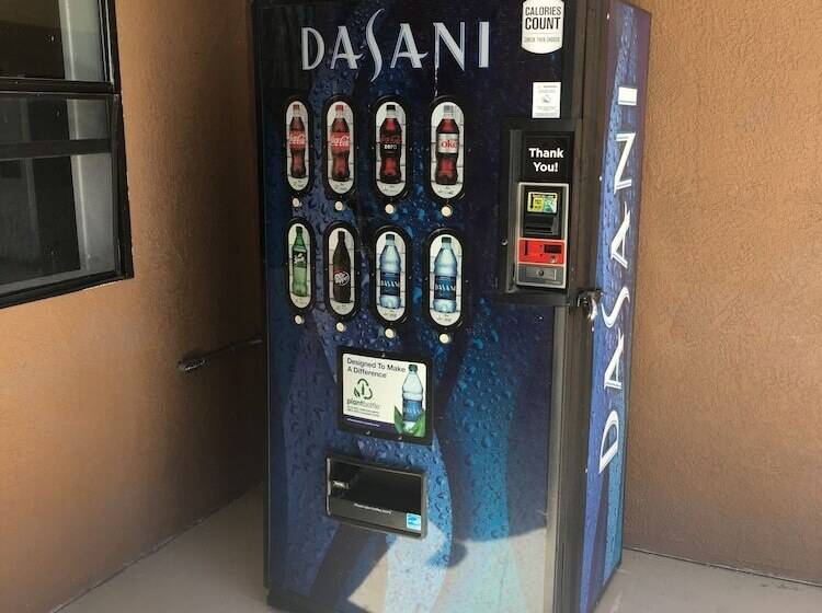 هتل Days Inn By Wyndham Lake Havasu