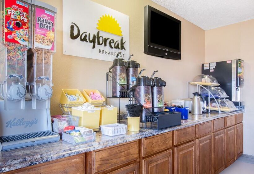 هتل Days Inn By Wyndham Lake Havasu