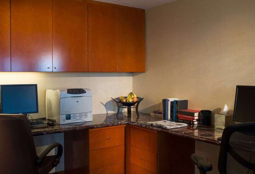 هتل Hilton San Francisco Airport Bayfront