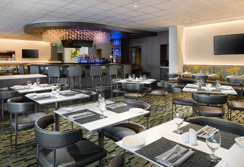 هتل Hilton San Francisco Airport Bayfront
