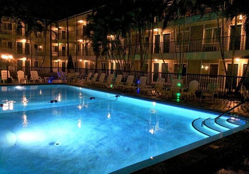 هتل Lantern Inn & Suites Sarasota