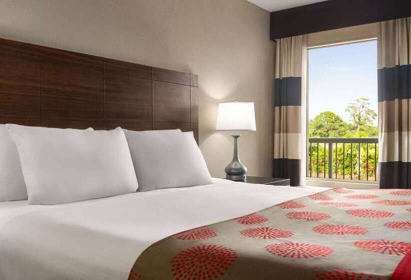 هتل Ramada By Wyndham Sarasota Waterfront