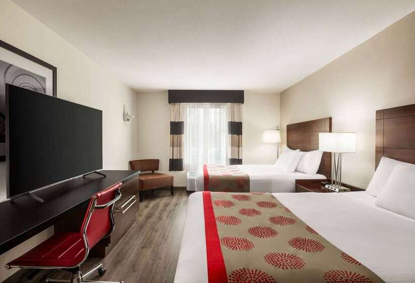 בית מלון כפרי Ramada By Wyndham Sarasota Waterfront