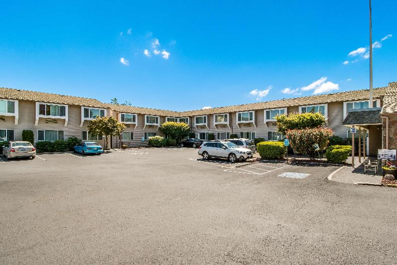 هتل Red Lion Inn & Suites Vancouver