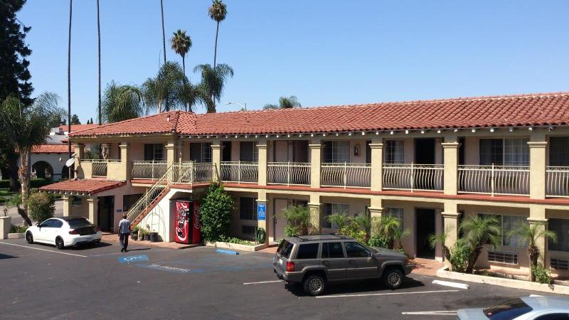 هتل Santa Ana Travel Inn