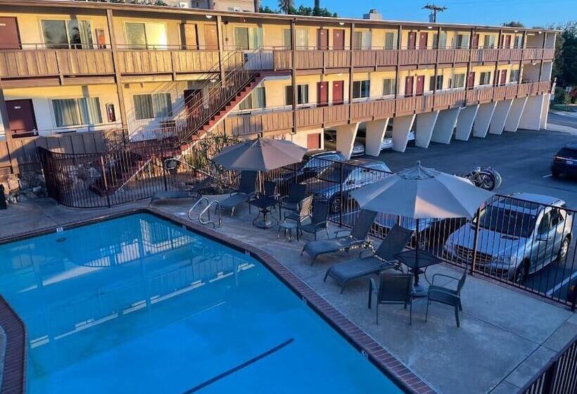 فندق Seahorse Inn