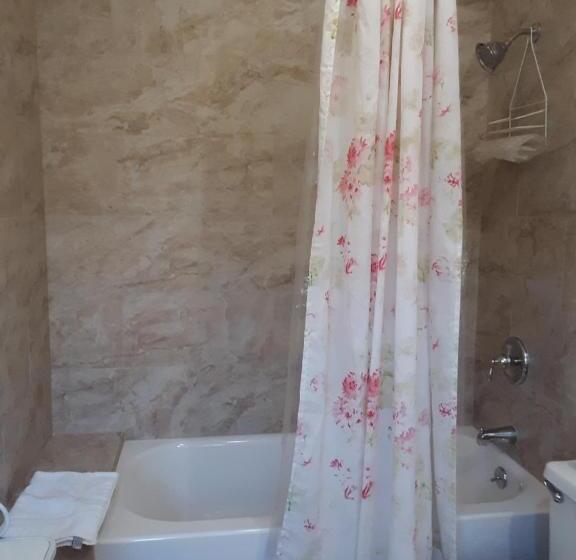 Отель Secret Garden Inn & Cottages