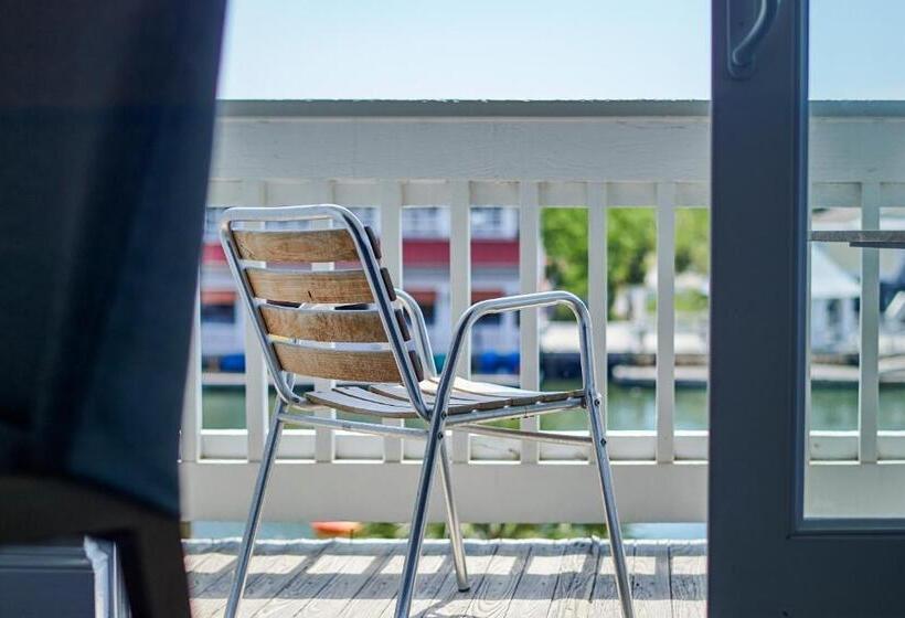 هتل Shem Creek Inn