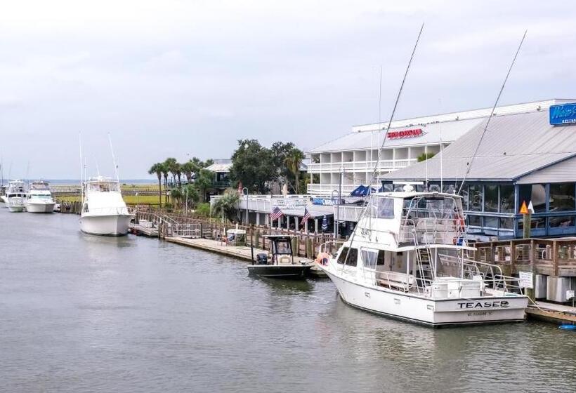 هتل Shem Creek Inn