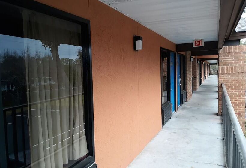 هتل Super Value Inn