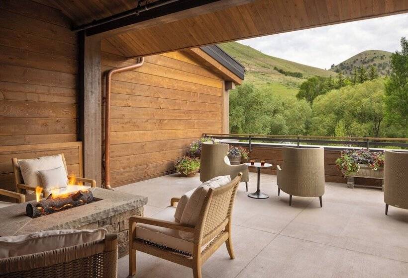 هتل The Rusty Parrot Lodge And Spa