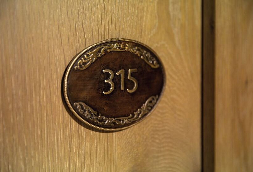 هتل The Rusty Parrot Lodge And Spa