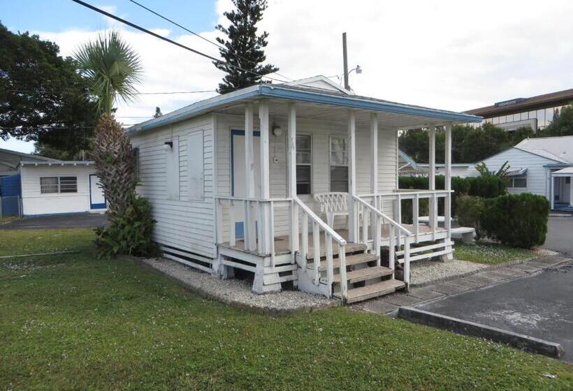 Royal Palms Motel