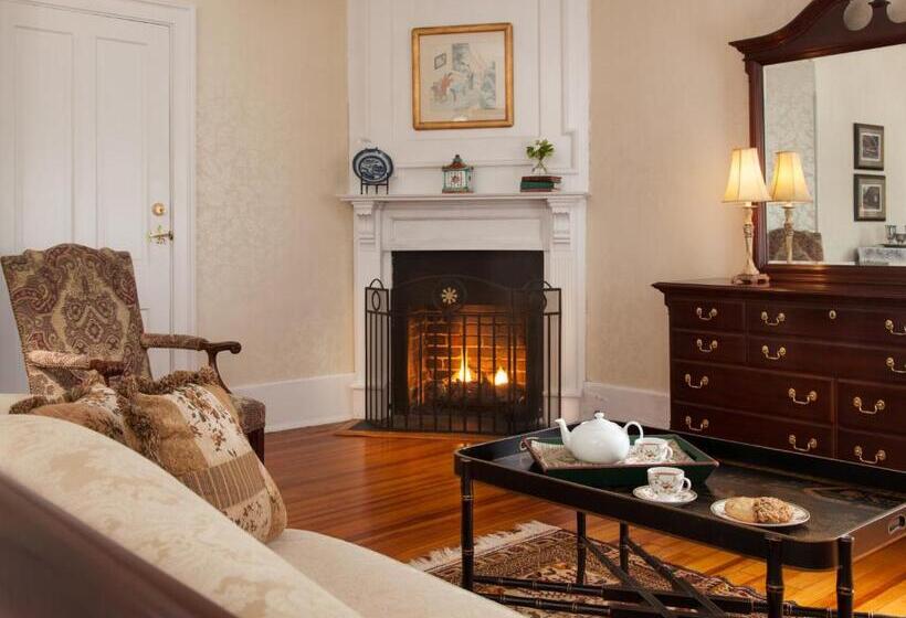 住宿加早餐  Inn At Warner Hall