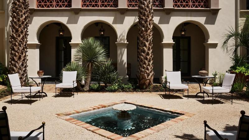 هتل Commodore Perry Estate, Auberge Resorts Collection