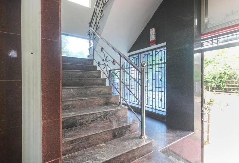 호텔 Spot On 65272 Ganapathy Lodge