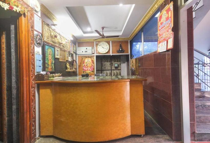 호텔 Spot On 65272 Ganapathy Lodge