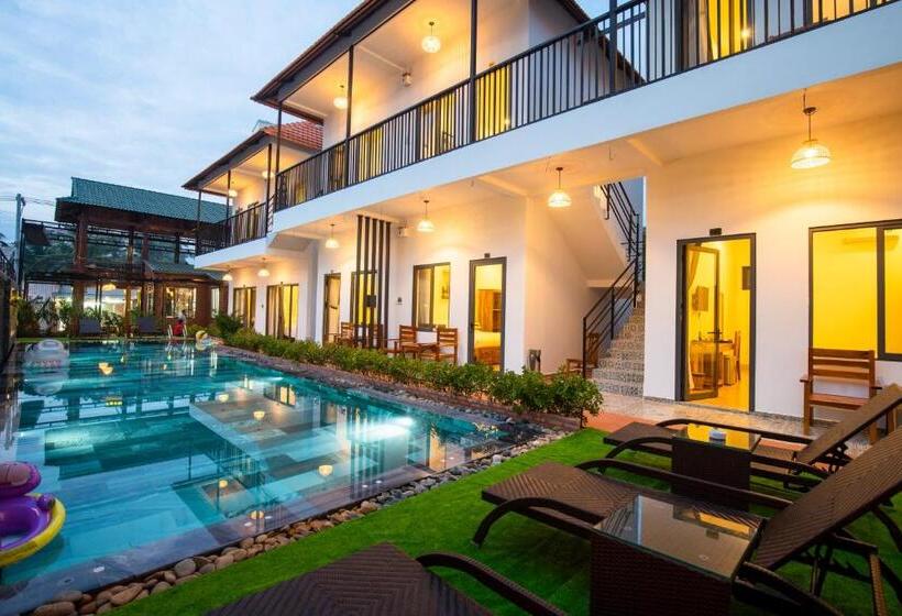 هتل Aurora House