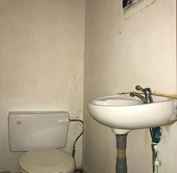 هتل Spot On 89793 Tiong Yiing