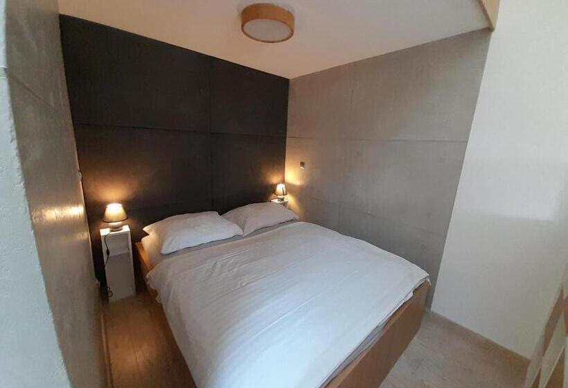پانسیون Entrez Apartments 4   City Centre