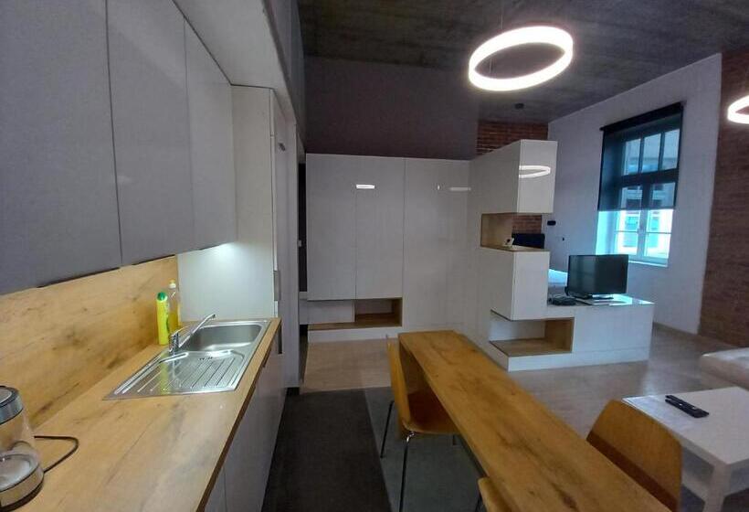 پانسیون Entrez Apartments 4   City Centre