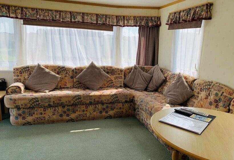 هتل Golden Sands Caravan Hire