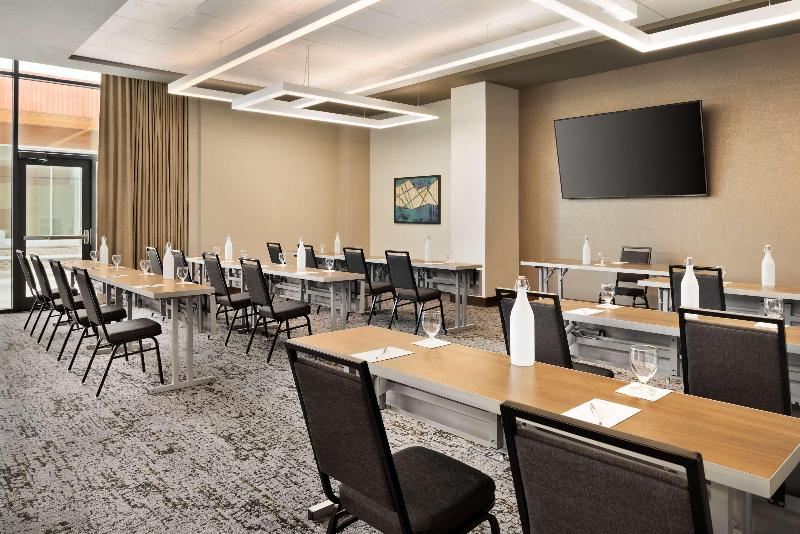 בית מלון כפרי Hilton Garden Inn Milwaukee Brookfield Conference Center, Wi