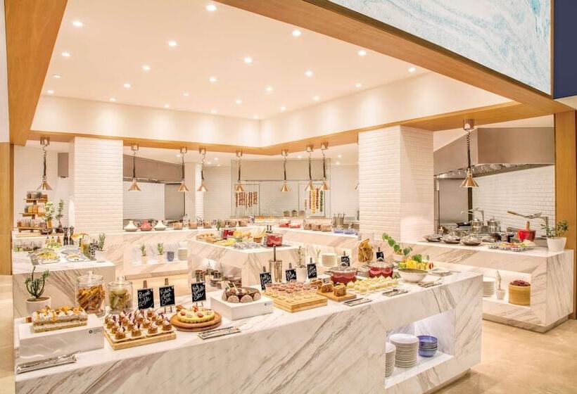 ホテル Hyatt Regency Thrissur