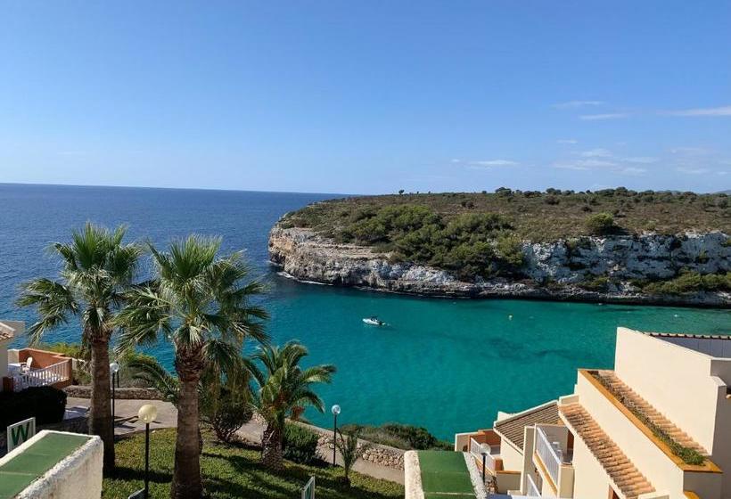 Отель Blau Punta Reina Junior Suites