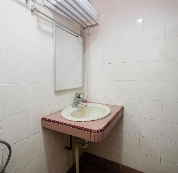 Dung Fang Hotel By Oyo Rooms