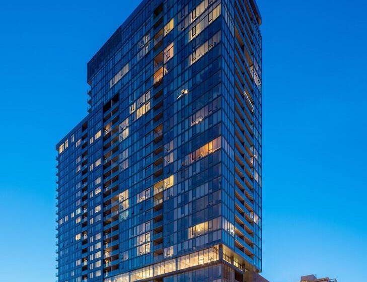 Level Chicago  Old Town