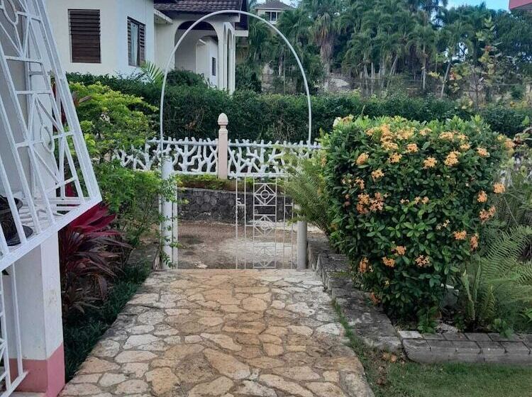 پانسیون Comfort Kingdom Villa Bed & Breakfast