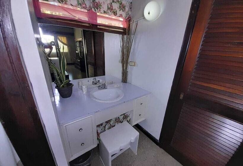 پانسیون Comfort Kingdom Villa Bed & Breakfast